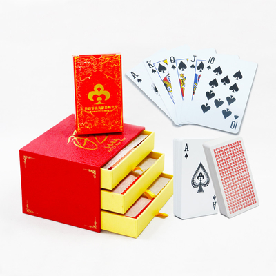 comprar Superfície de verniçagem Desenhos personalizados Logotipo pesado Cartões de jogo com caixa rígida online manufacture