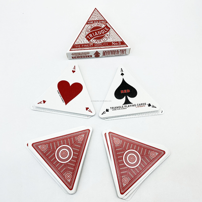 Cartões de jogo de forma triangular personalizados em massa com design personalizado e impressão personalizada