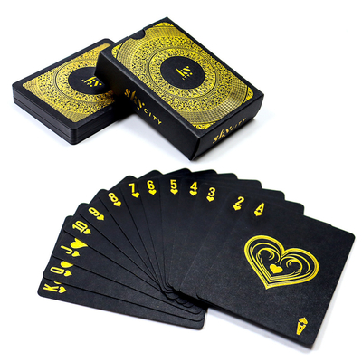 63*88mm Tamanho normal Impressão personalizada Cartões de pôquer à prova d'água Preto Ouro Prata Folha Revestida de plástico PVC Cartão de jogo com caixa